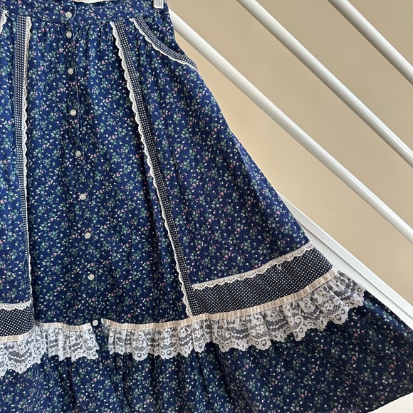 VTG Gunnie Sax Jessica’s Gunnies Dark Blue Calico Lace Prairie Midi Skirt Size 7 - Picture 8 of 17